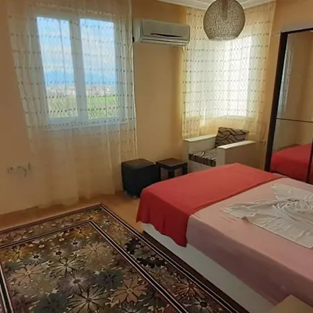 Lejlighed Kundu Bolgesinde Konforlu Esyali Daire *