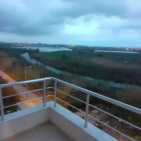 Lejlighed Kundu Bolgesinde Konforlu Esyali Daire *
